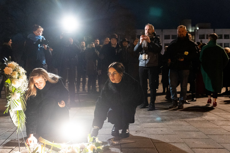 Palaikymo akcijos performansas prie LNOBT “Gedulo mėnuo. Pirma diena”