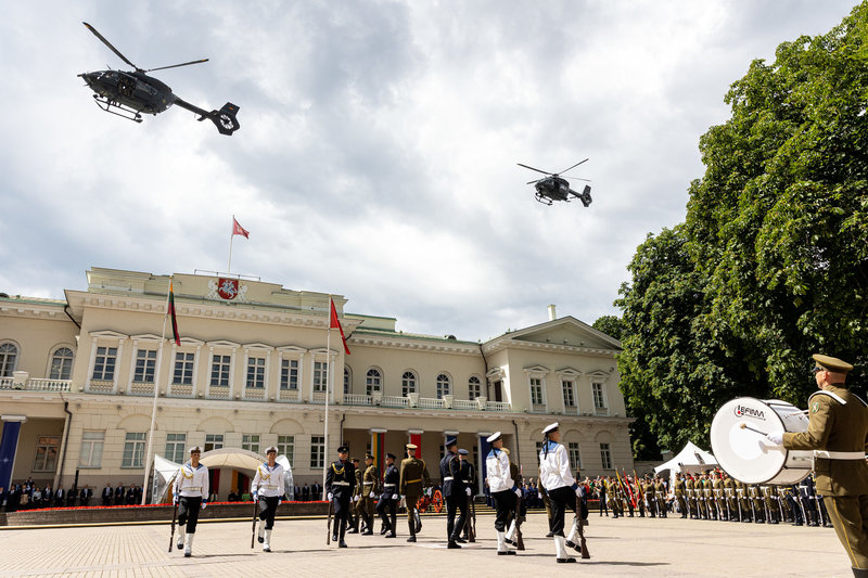 Iškilminga vėliavų pakėlimo ceremonija S. Daukanto aikštėje