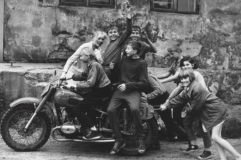 Antanas Sutkus. „Pirmieji baikeriai“, Klaipėda, 1974-ieji