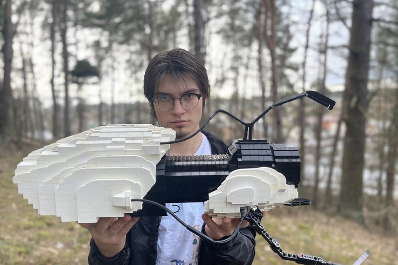 Matas Puzinas su „Lego“ Portal Gun