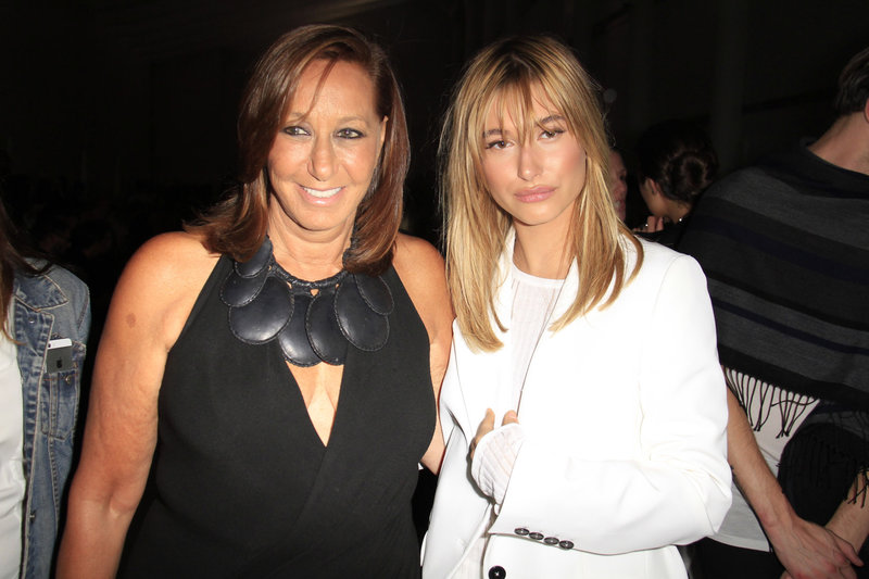 Donna Karan ir modelis Hailey Baldwin