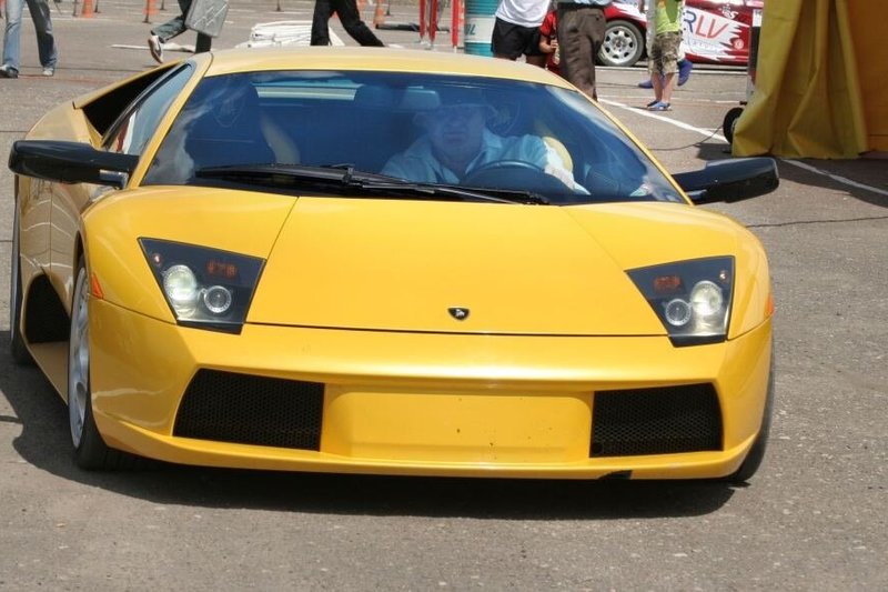 Tautvydas Barštys prie „Lamborghini Murcielago“ vairo 2006-aisiais