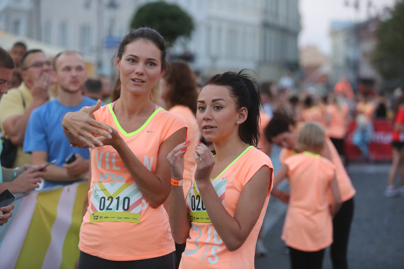 Naktinis „Nike“ moterų bėgimas