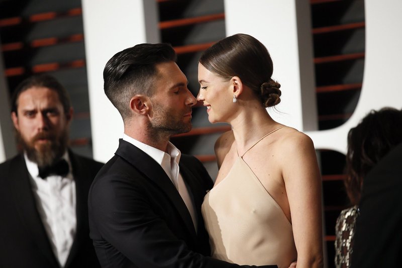 Adamas Levine su žmona Behati Prinsloo 