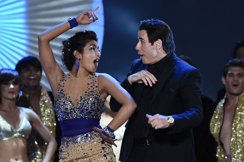 Priyanka Chopra ir Johnas Travolta