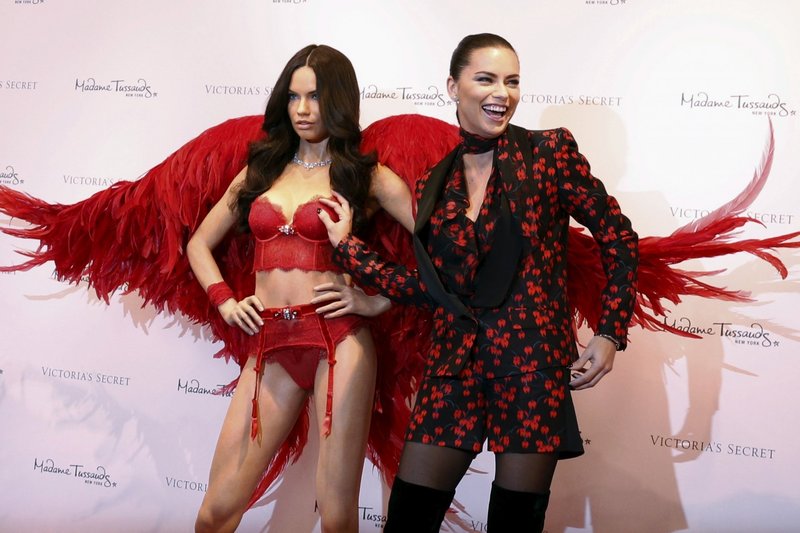 Adriana Lima su savo vaškinė figūra