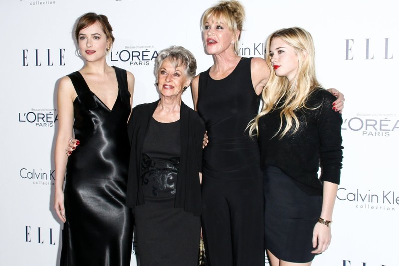 Dakota Johnson, Tippy Hedren, Melanie Griffith ir Stella Banderas