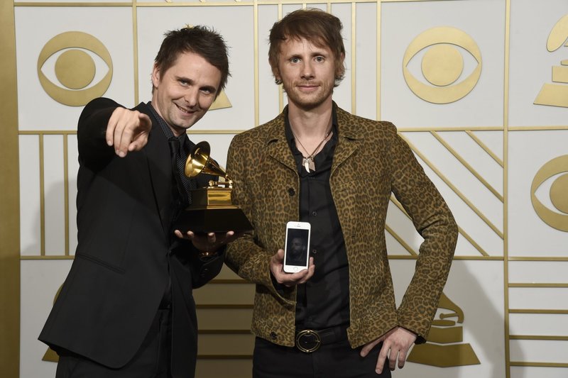 Grupės „Muse“ nariai Mattas Bellamy ir Dominicas Howardas