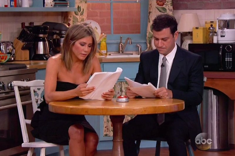 Jennifer Aniston komiko Jimmy Kimmelio laidoje