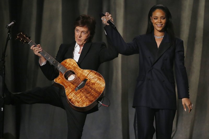 Paulas McCartney ir Rihanna