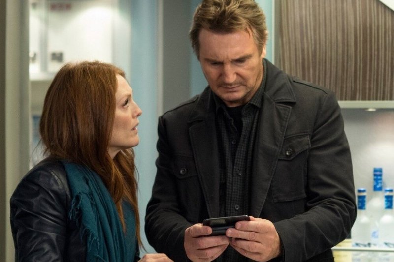 Julianne Moore ir Liamas Neesonas filme „Non-stop“