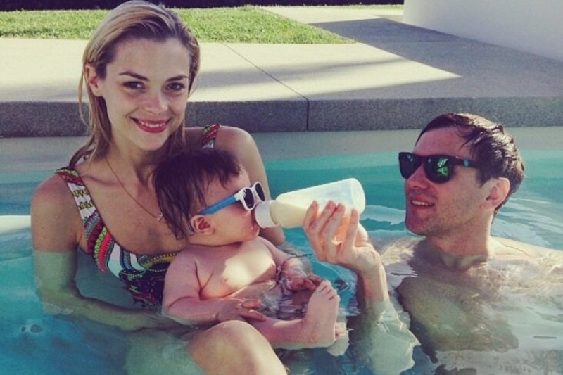 Jaime King su sūnumi Jamesu ir vyru Kyle'u Newmanu