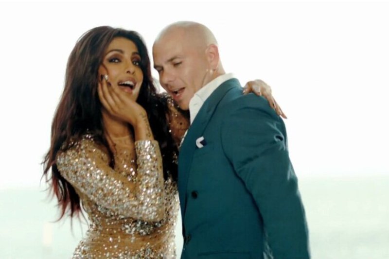 Priyanka Chopra ir Pitbullis vaizdo klipe „Exotic“