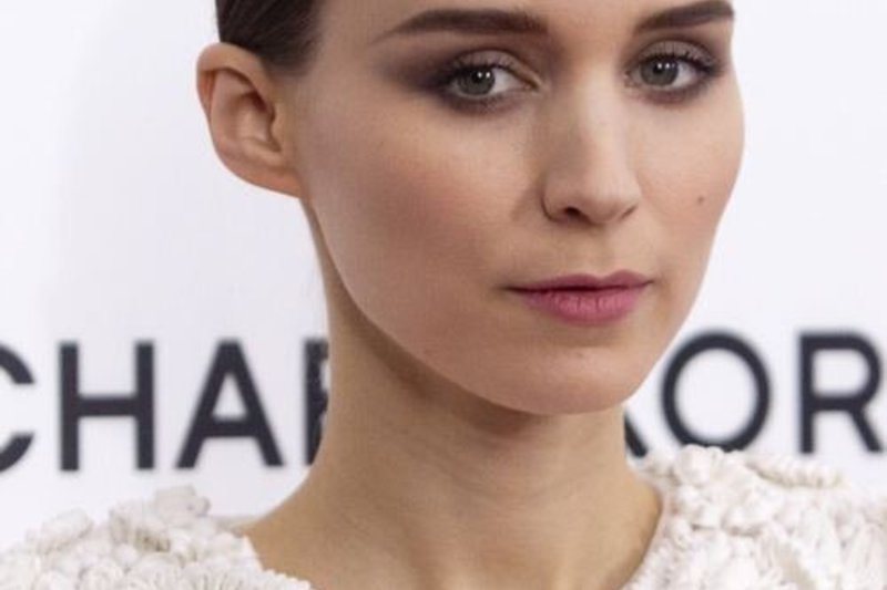 Rooney Mara tapo naujųjų „Calvin Klein“ kvepalų veidu