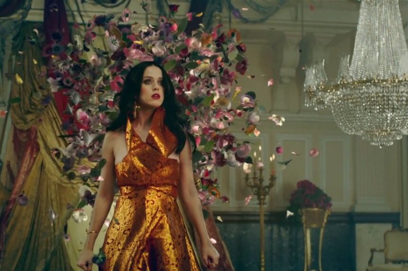 Katy Perry dainos „Unconditionally“ vaizdo klipe