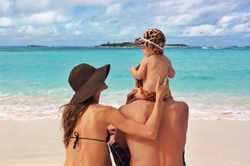 Gisele Bundchen su vyru Tomu Brady ir dukrele Vivian