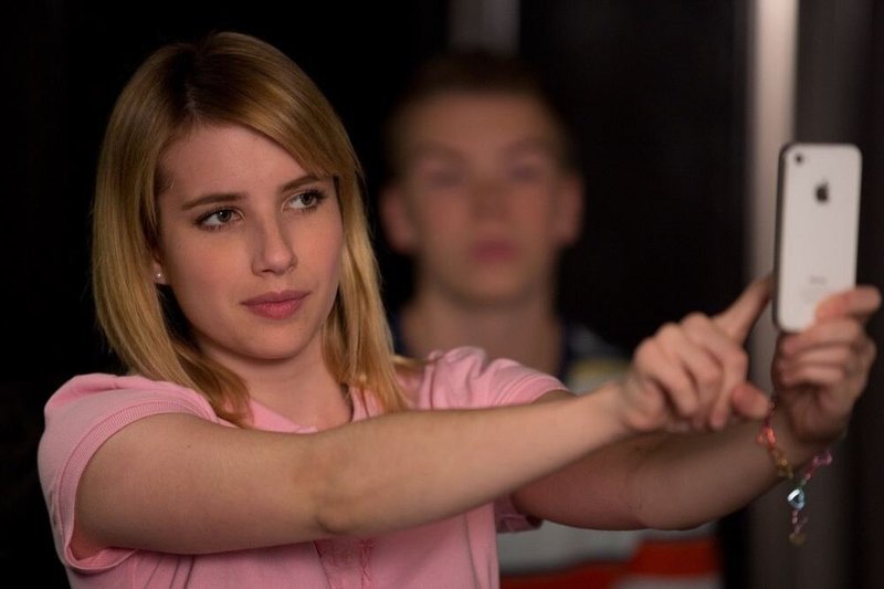 Filmo „Labas, mes Mileriai“ šeimos maištautoja Emma Roberts realiame gyvenime ir drovuolė, ir mušeika