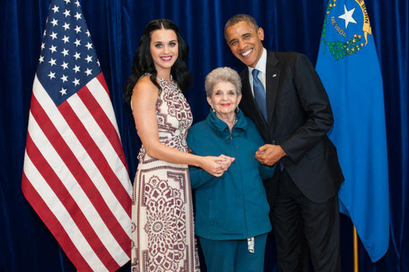 Katy Perry su močiute ir Baracku Obama