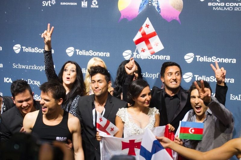 Dešimt antrojo „Eurovizijos 2013“ pusfinalio nugalėtojų pasirodė šimtams žurnalistų: dalijosi emocijomis, darė salto ir gynė homoseksualų teises