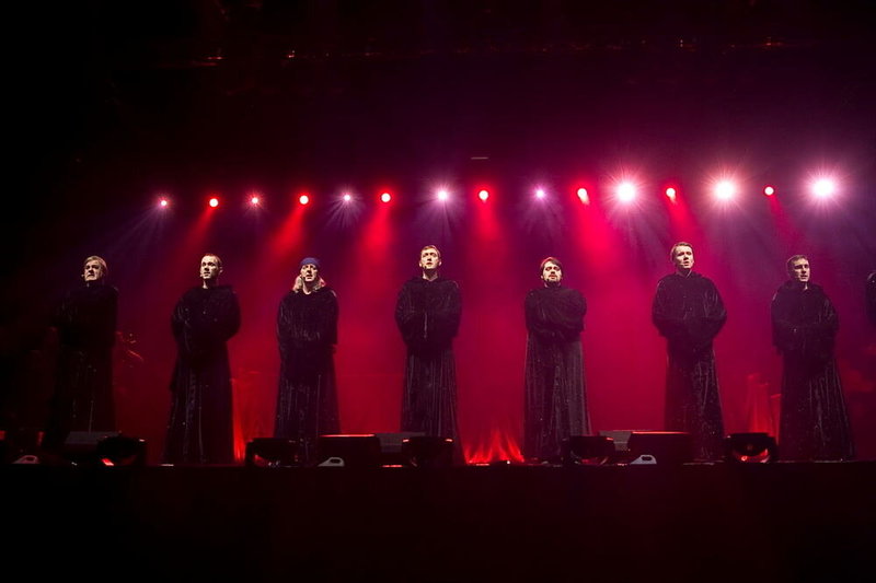 Vilniuje koncertavę grigališkojo choralo virtuozai „Gregorian“ atidavė duoklę didiesiems kino muzikos kompozitoriams