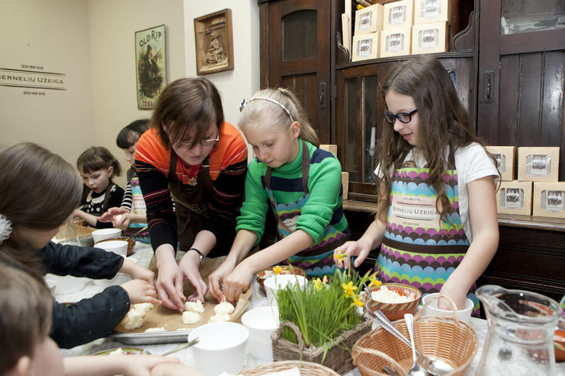 Velykų tradicijų popietės akimirka