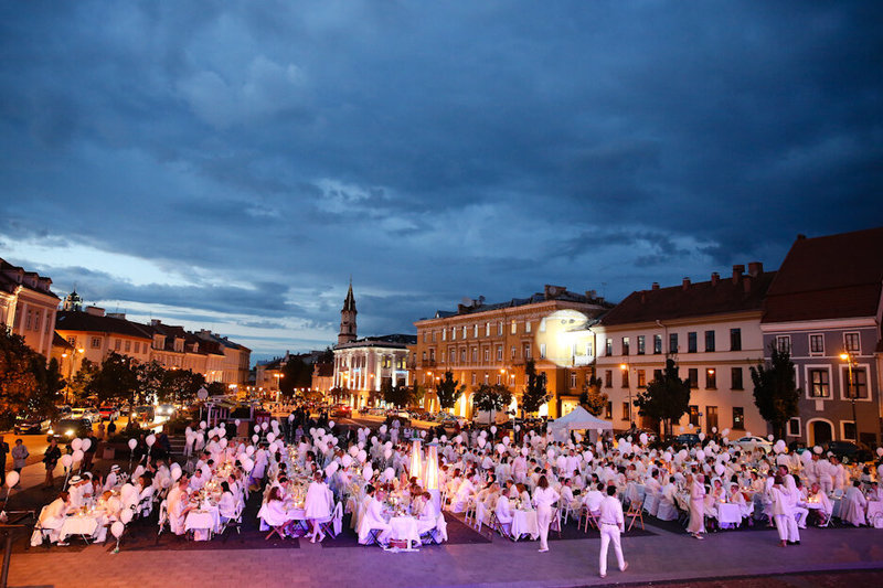 „Vakarienė baltai“ Vilniuje