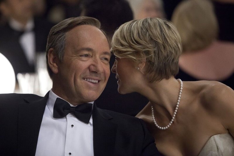 Kevinas Spacey ir Robin Wright seriale „Kortų namelis“