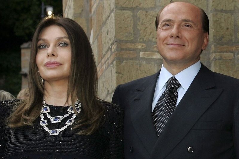 Komunistuojančiomis feministėmis išvadintų teisėjų kerštas: Silvio Berlusconi savo buvusiai žmonai Veronicai Lario kasdien turės mokėti po 345 tūkst. Lt