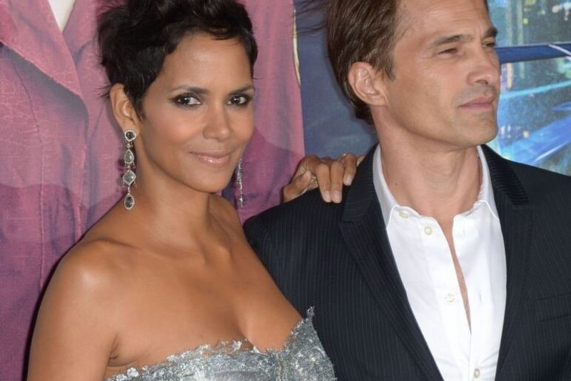 Holivudo žvaigždės Halle Berry ir Jennifer Garner siekia įstatymu suvaržyti paparacus