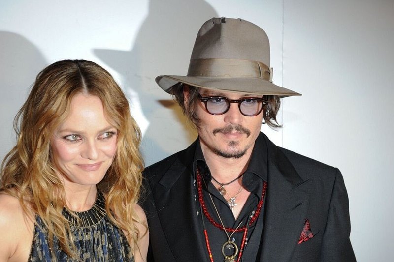 Antras šansas? Johnny Deppas ir Vanessa Paradis kartu mėgaujasi šeimyninėmis atostogomis