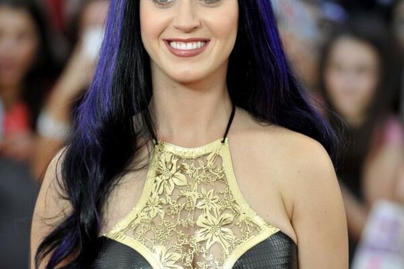 Naujame klipe „Wide Awake“ Katy Perry atvėrė duris į fantastinių sapnų visatą