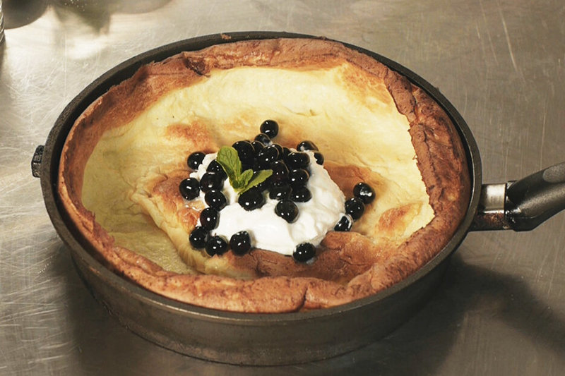 „Dutch baby“ blynas su rikotos kremu bei šilauogėmis