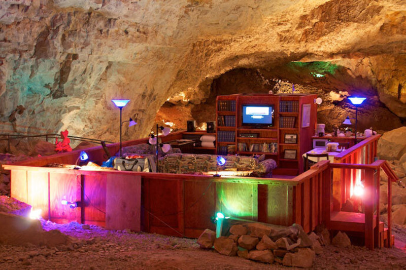 „Grand Canyon Caverns Suite“ viešbučio kambarys