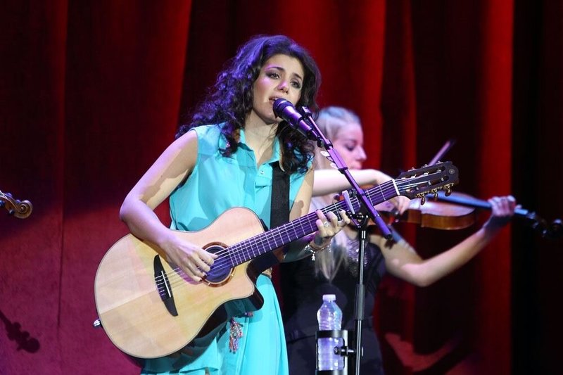 Kauno „Žalgirio“ arenoje susirinkusią publiką užbūrė lyrinės dainininkės Katie Melua dainos