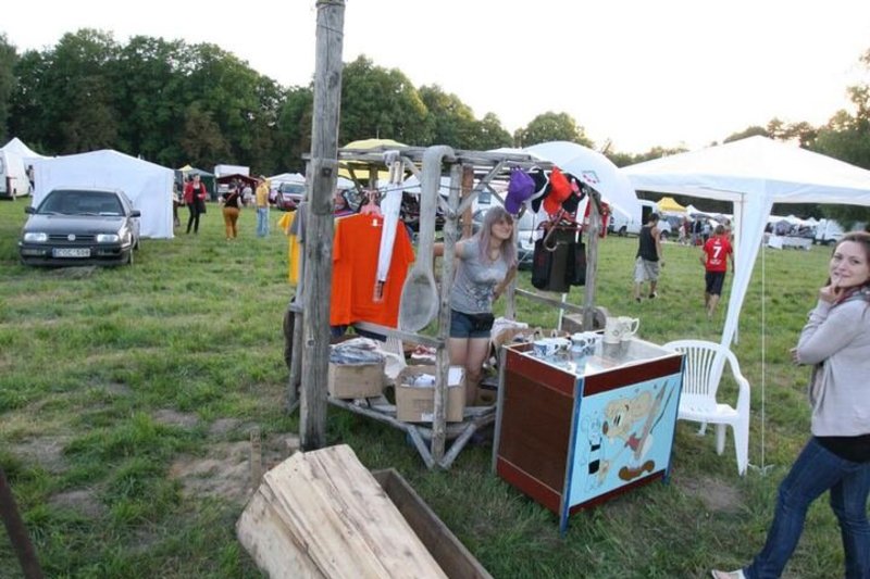 Žagarės vyšnių festivalio pramoga - karstas