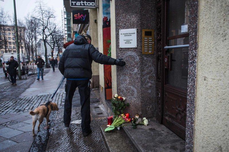 Gerbėjai atsisveikina su Davidu Bowie