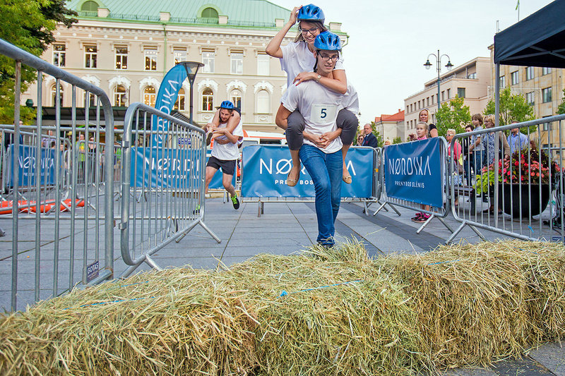 Žmonų nešimo varžybos Vilniuje