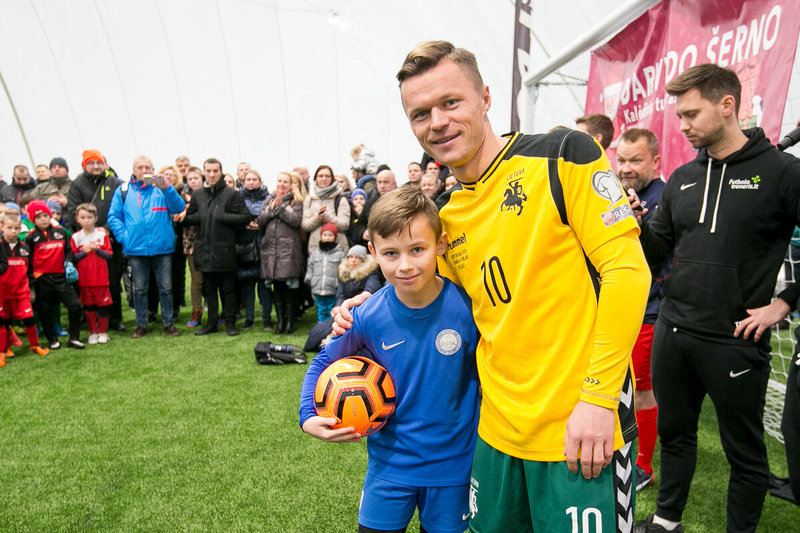 Darvydas Šernas pakvietė į vaikų futbolo turnyrą/ Sauliaus Čirbos nuotr.