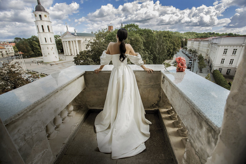 Vestuvių dieną nuotaka pasipuošė „Más 924“ kurta suknele / Akvilės Razauskienės / „Razauskai Photography“ nuotrauka