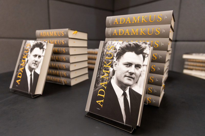 „Valdas Adamkus man yra vienas didžiausių herojų, per kurį galiu atskleisti didžiąją lietuvių tautos dramą“, – tikina biografijos „Adamkus“ autorius, profesorius istorikas Egidijus Aleksandravičius / Gretos Skaraitienės nuotrauka