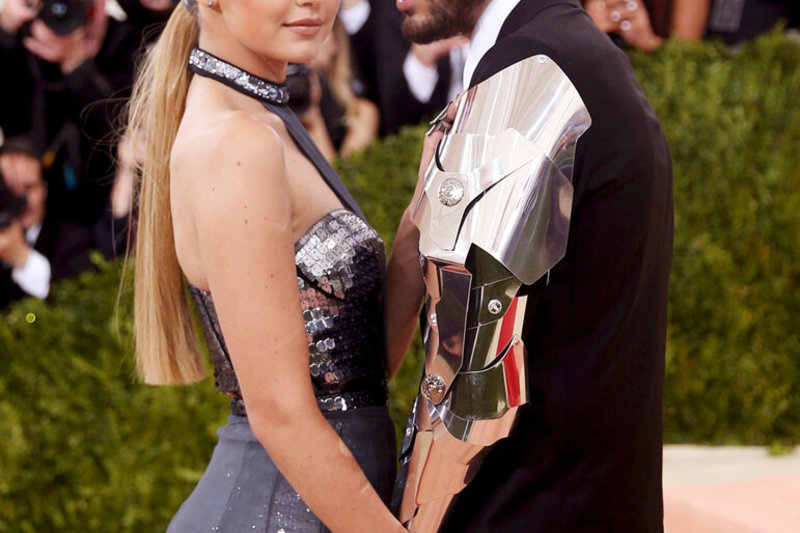 Gigi Hadid ir Zaynas Malikas „Met Gala“ pokylyje Niujorke 2016-aisiais. Neseniai pranešta, kad pora laukiasi pirmagimio / Vida Press nuotrauka