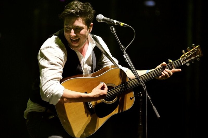 Grupės  „Mumford & Sons“ vokalistas Marcusas Mumfordas