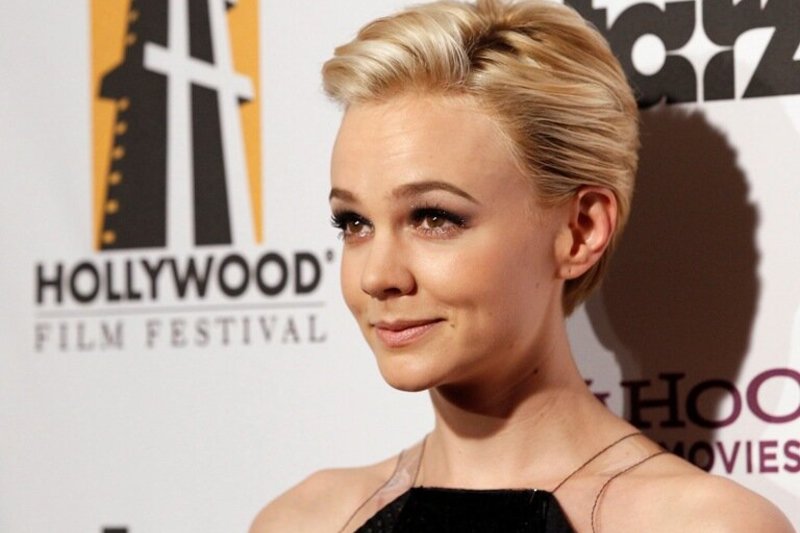 Britų aktorė Carey Mulligan su grupės „Mumford & Sons“ vokalistu tuoksis balandį