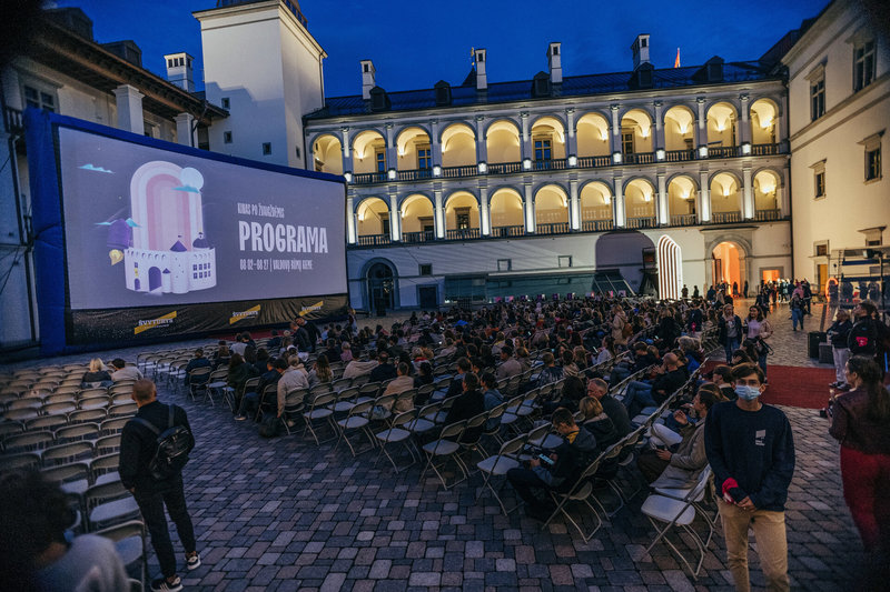 „Kinas po žvaigždėmis“