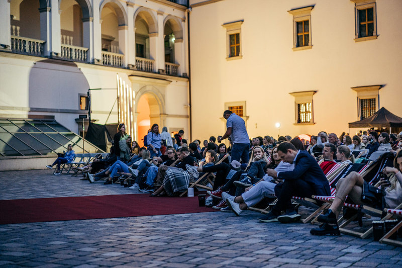 „Kinas po žvaigždėmis“