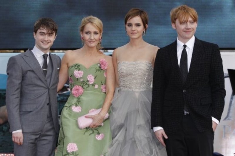 J.K.Rowling su aktoriais, suvaidinusiais jos knygų personažus: Danieliu Radcliffe'u, Emma Watson ir Rupertu Grintu