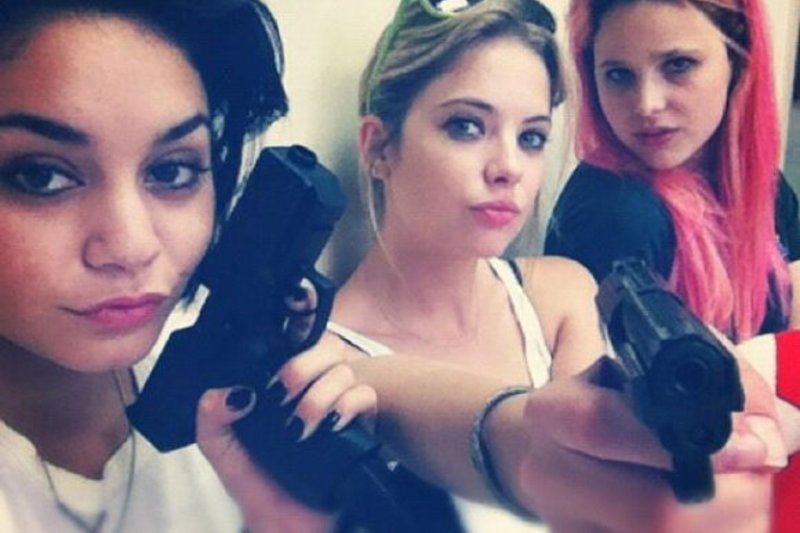 Vanessa Hudgens, Ashley Benson