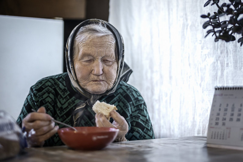 90-ies Verutė palaidojo 50 metų slaugytą neįgalią dukrą: „Buvau stipri tol, kol ji buvo gyva“