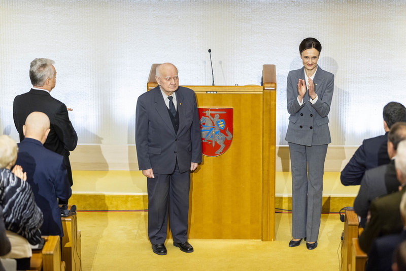 Laisvės premija įteikta disidentui Petrui Plumpai