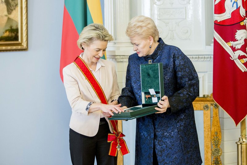 Dalia Grybauskaitė apdovanojo ordinu „Už nuopelnus Lietuvai“ Didžiuoju kryžiumi Vokietijos gynybos ministrę Ursula von der Leyen